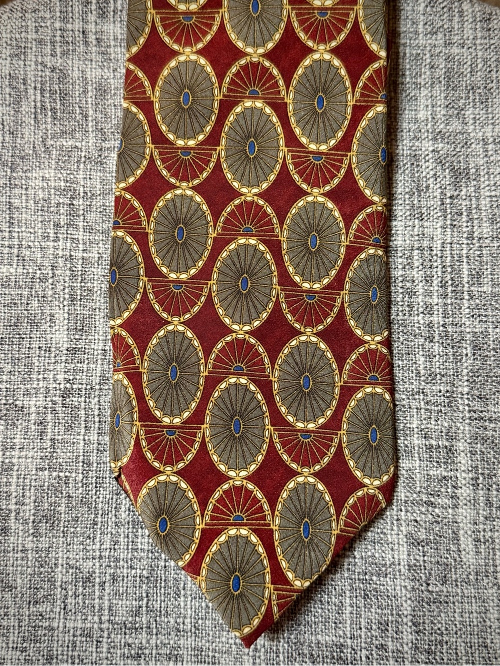 “Directions Oval” Artwork Tie Metropolitan Museum of Art New York